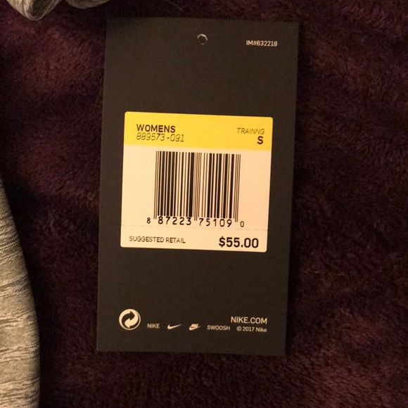 SOLD NWT 100% NIKE LEGGINGS - Picture 3 of 4